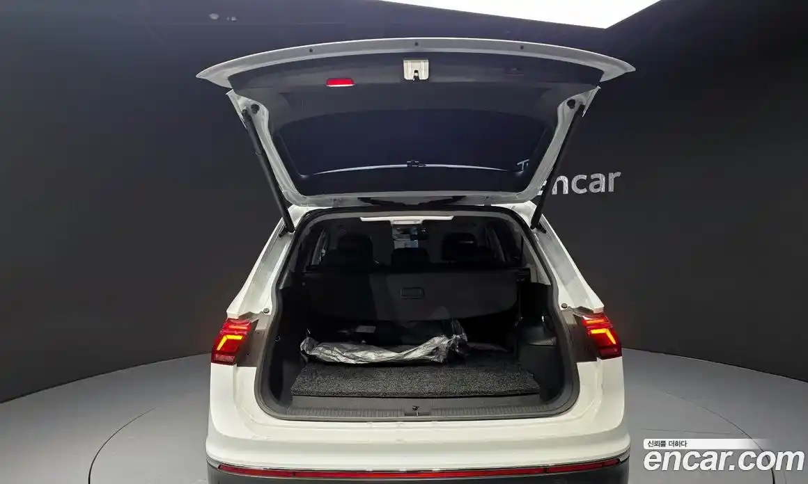 Volkswagen Tiguan 2023 2.0 гидро в Москве № 199109, фото 20