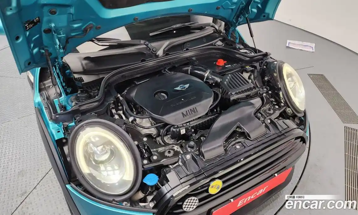 Mini Cooper Convertible 2018 1.5 гидро в Москве № 214358, фото 6