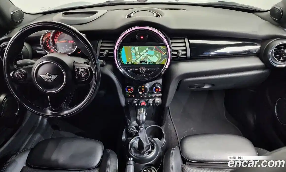 Mini Cooper Convertible 2018 1.5 гидро в Москве № 214358, фото 7