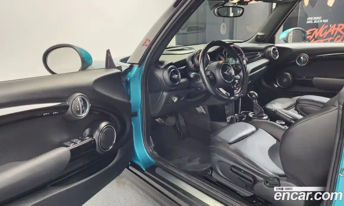 Mini Cooper Convertible 2018 1.5 гидро в Москве № 214358, фото 10