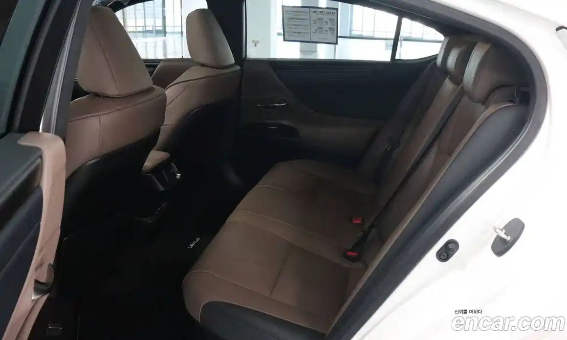 Lexus ES 2024 2.5 вариатор в Москве № 214779, фото 10