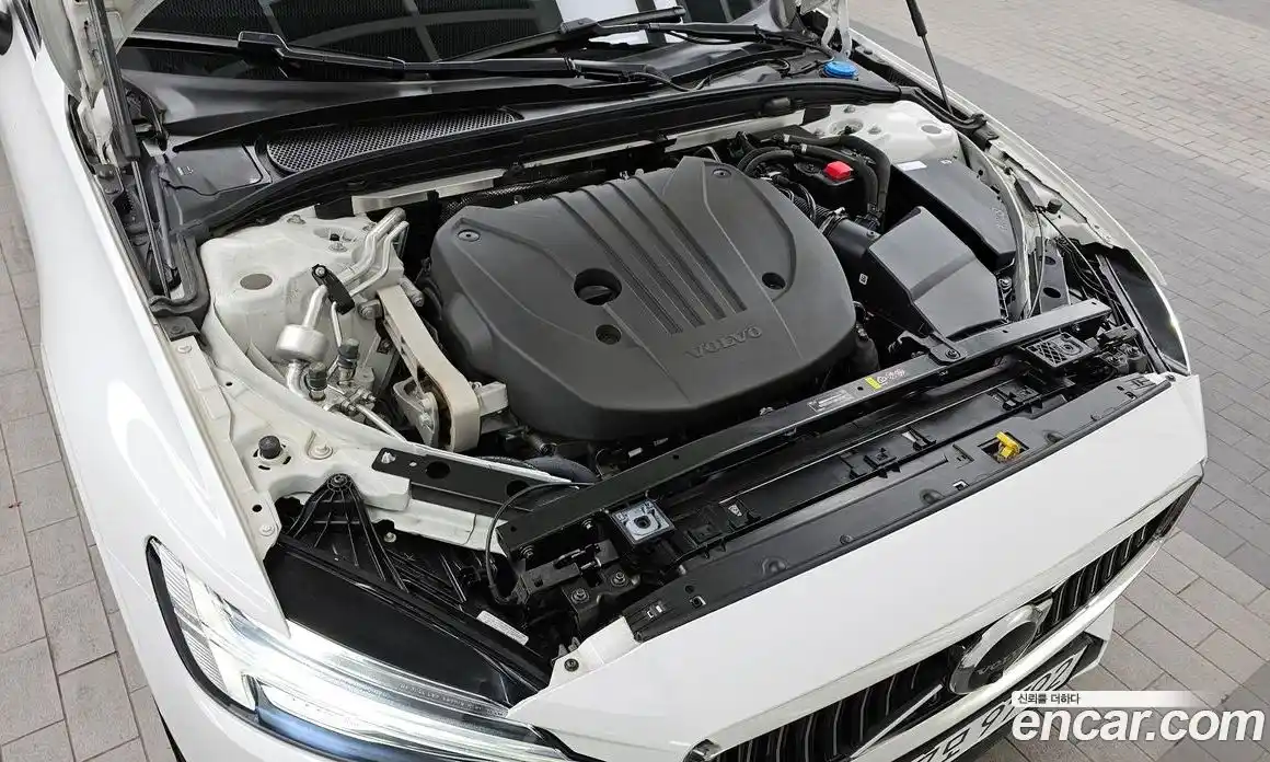 Volvo S60 2023 2.0 гидро в Москве № 230446, фото 6