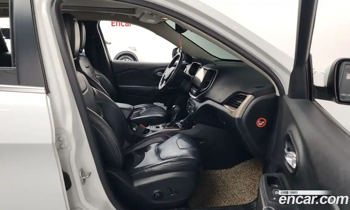 Jeep Cherokee 2016 2.4 гидро в Москве № 232707, фото 11