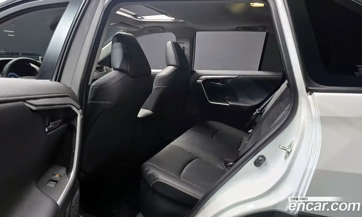 Toyota RAV4 2025 2.5 гидро в Москве № 232824, фото 12