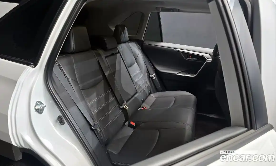 Toyota RAV4 2025 2.5 гидро в Москве № 232824, фото 13