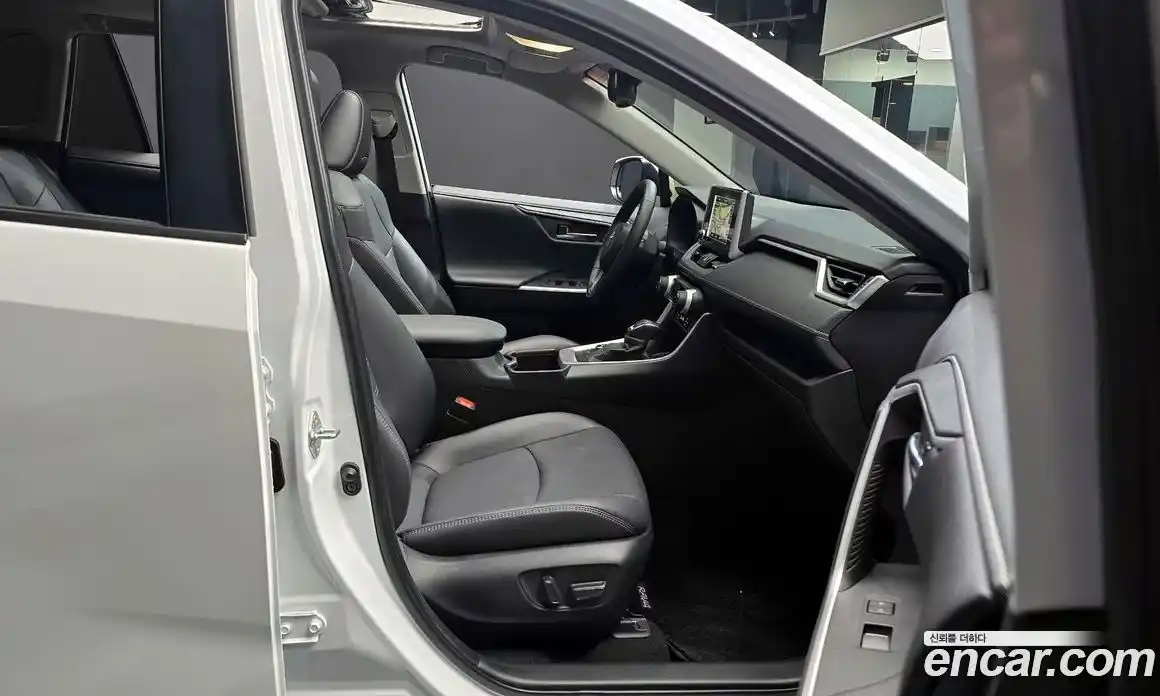 Toyota RAV4 2025 2.5 гидро в Москве № 232824, фото 10