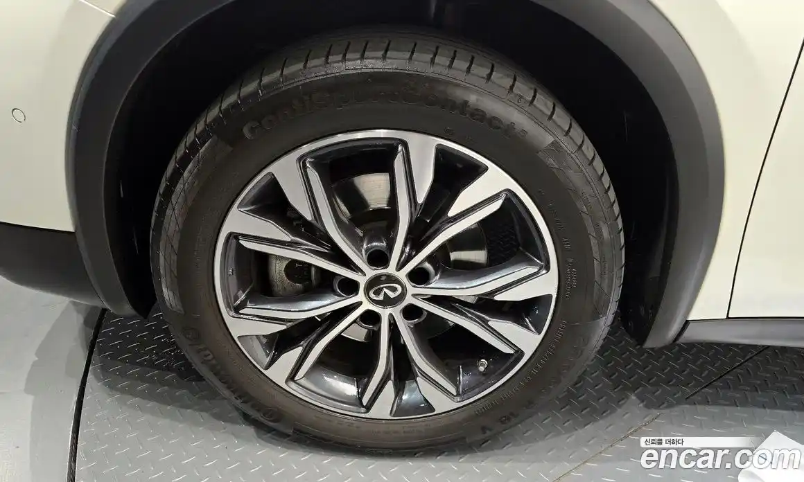 Infiniti QX30 2019 2.0 гидро в Москве № 256126, фото 5