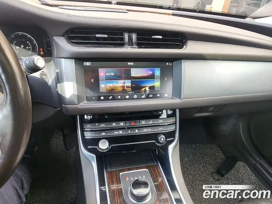 Jaguar XF 2018 2.0 гидро в Москве № 305170, фото 10
