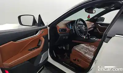 Maserati Levante 2017 3.0 гидро в Москве № 331126, миниатюра 10