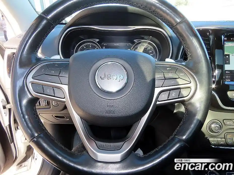 Jeep Cherokee 2020 2.4 гидро в Москве № 360679, фото 8