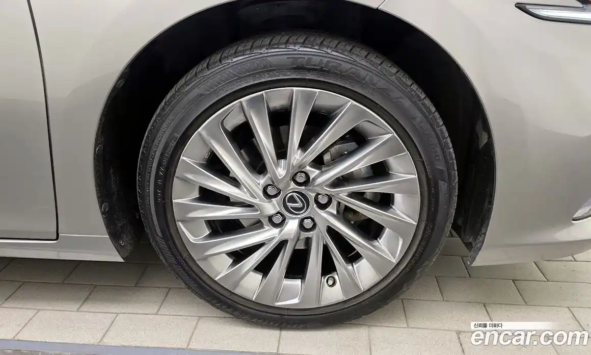 Lexus ES 2019 2.5 гидро в Москве № 398012, фото 5