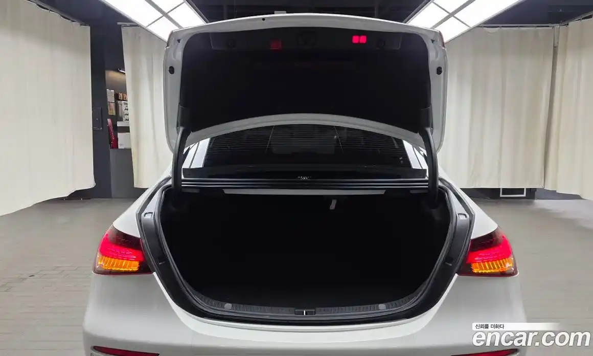 Mercedes-Benz E-Class 2022 2.0 гидро, фото 20
