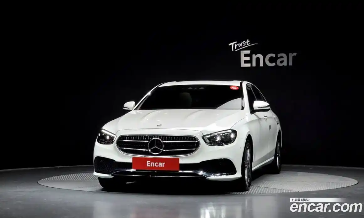 Mercedes-Benz E-Class 2022 2.0 гидро, фото 3