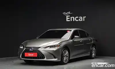 Lexus ES, 2022