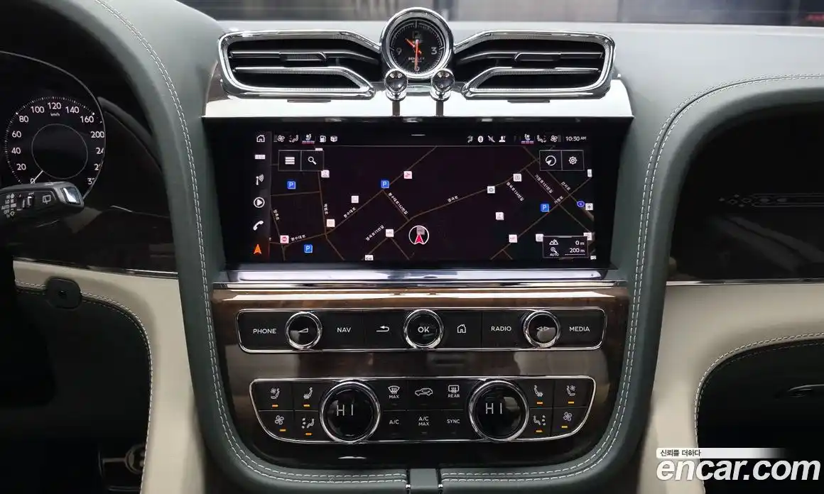 Bentley Bentayga 2024 4.0 гидро в Москве № 611624, фото 14