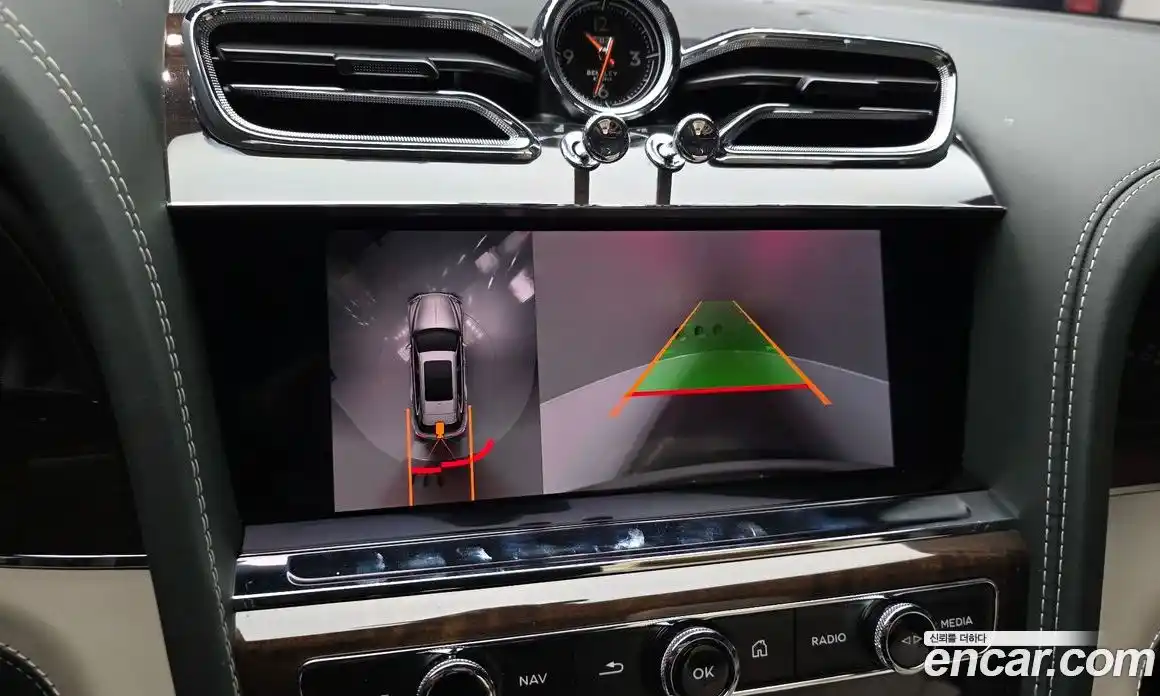 Bentley Bentayga 2024 4.0 гидро в Москве № 611624, фото 15