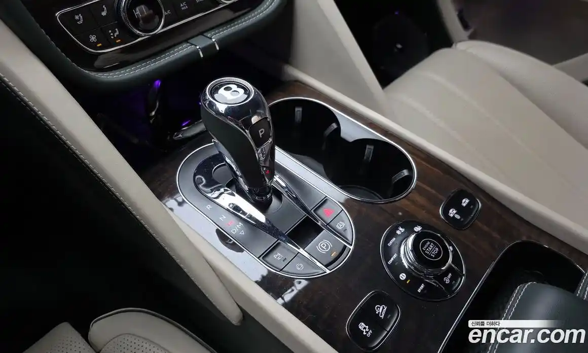 Bentley Bentayga 2024 4.0 гидро в Москве № 611624, фото 9