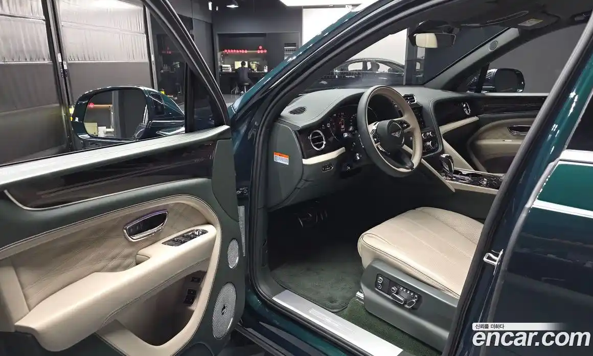 Bentley Bentayga 2024 4.0 гидро в Москве № 611624, фото 10