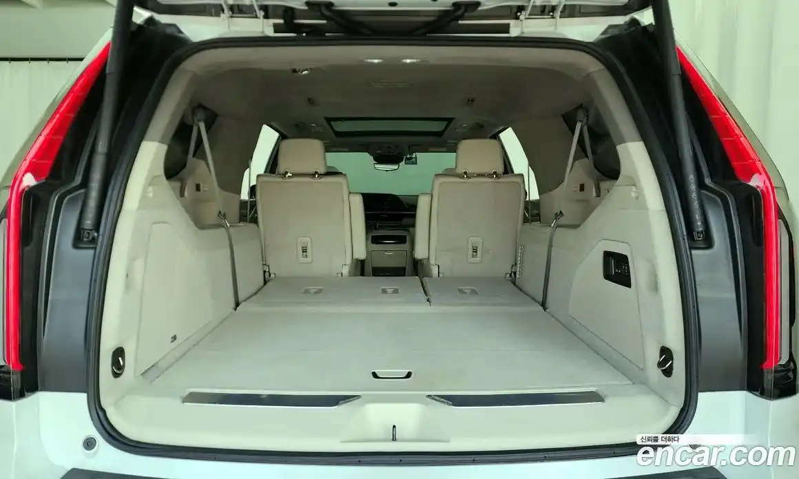 Cadillac Escalade 2023 6.2 гидро в Москве № 747354, фото 19