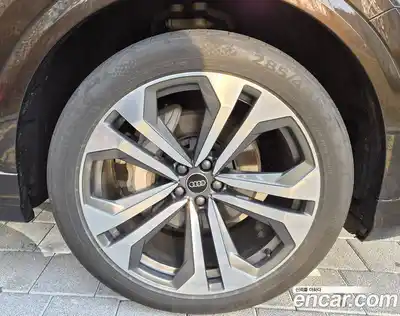 Audi Q8 2023 3.0 гидро в Москве № 893638, миниатюра 5