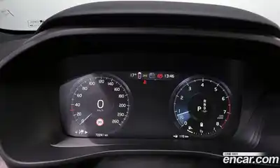 Volvo XC40 2022 2.0 гидро в Москве № 972336, миниатюра 8