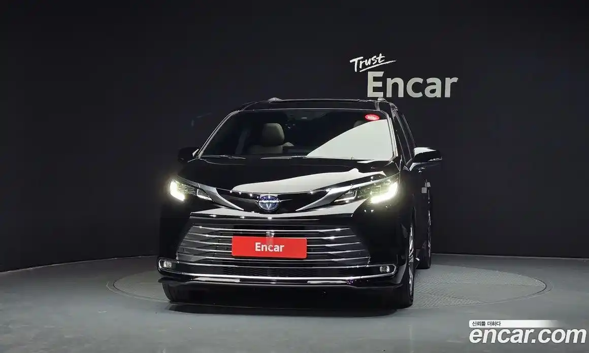 Toyota Sienna 2022 2.5 гидро в Москве № 1015182, фото 3