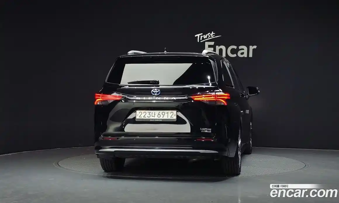 Toyota Sienna 2022 2.5 гидро в Москве № 1015182, фото 4