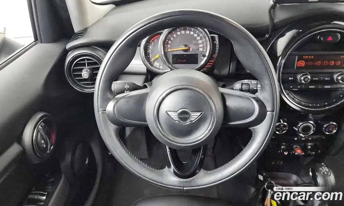 Mini Cooper 2015 1.5 гидро в Москве № 139049, фото 13