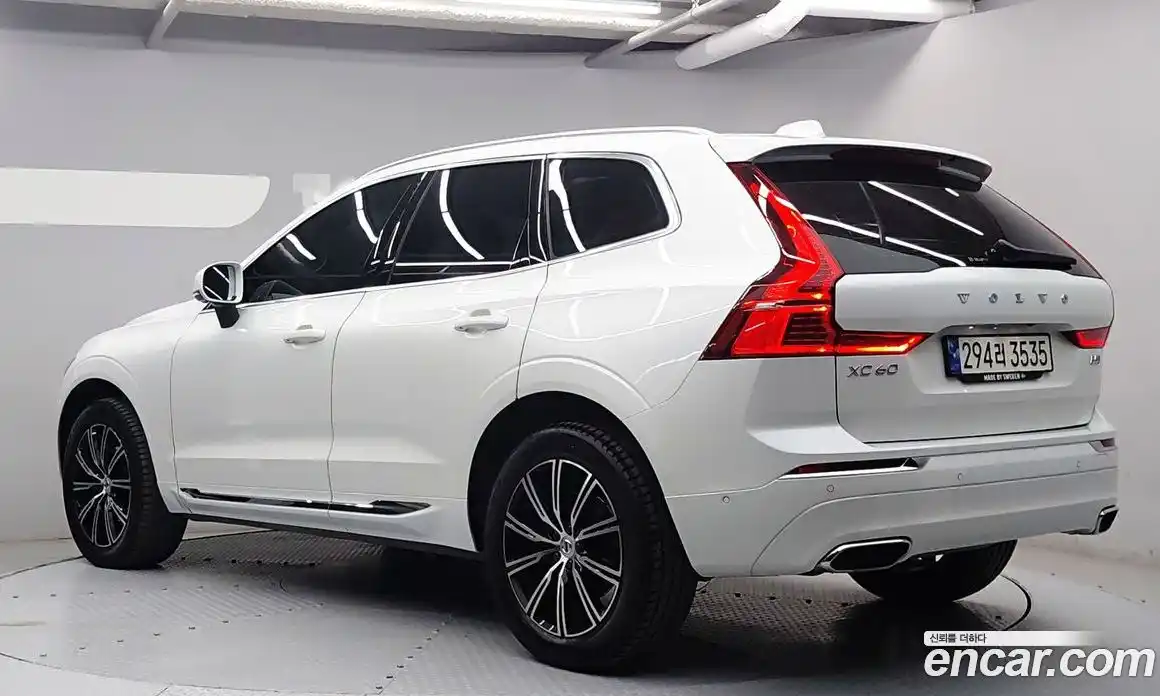 Volvo XC60 2021 2.0 гидро в Москве № 164769, фото 3