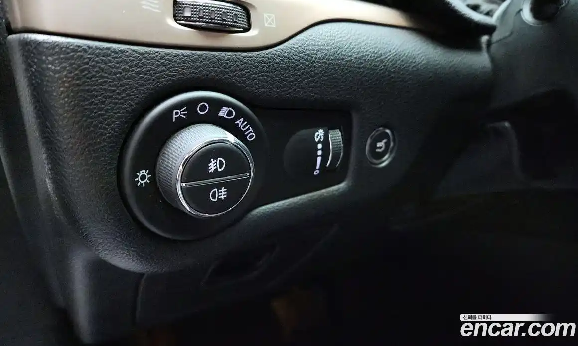 Jeep Cherokee 2015 2.0 гидро в Москве № 169791, фото 17