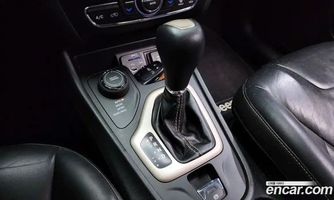 Jeep Cherokee 2015 2.0 гидро в Москве № 169791, фото 9