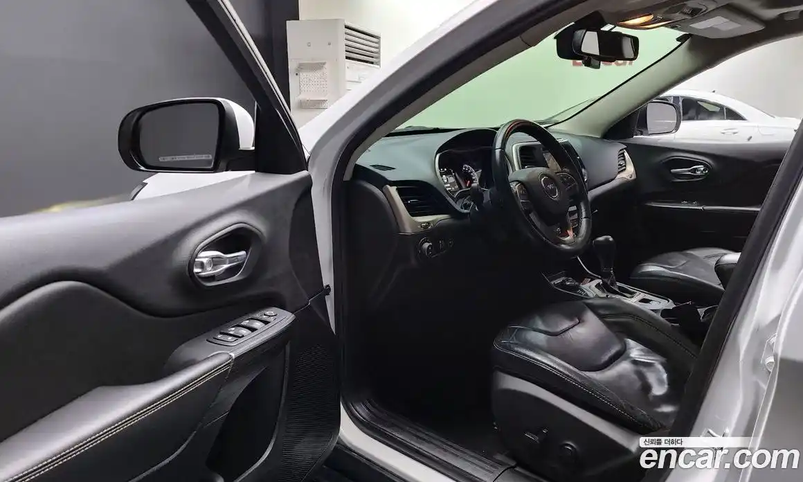 Jeep Cherokee 2015 2.0 гидро в Москве № 169791, фото 10