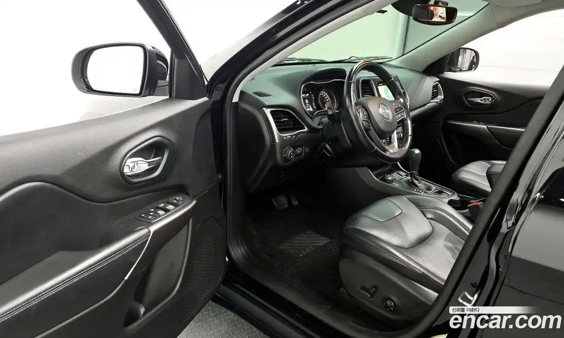 Jeep Cherokee 2019 2.4 гидро в Москве № 169805, фото 10