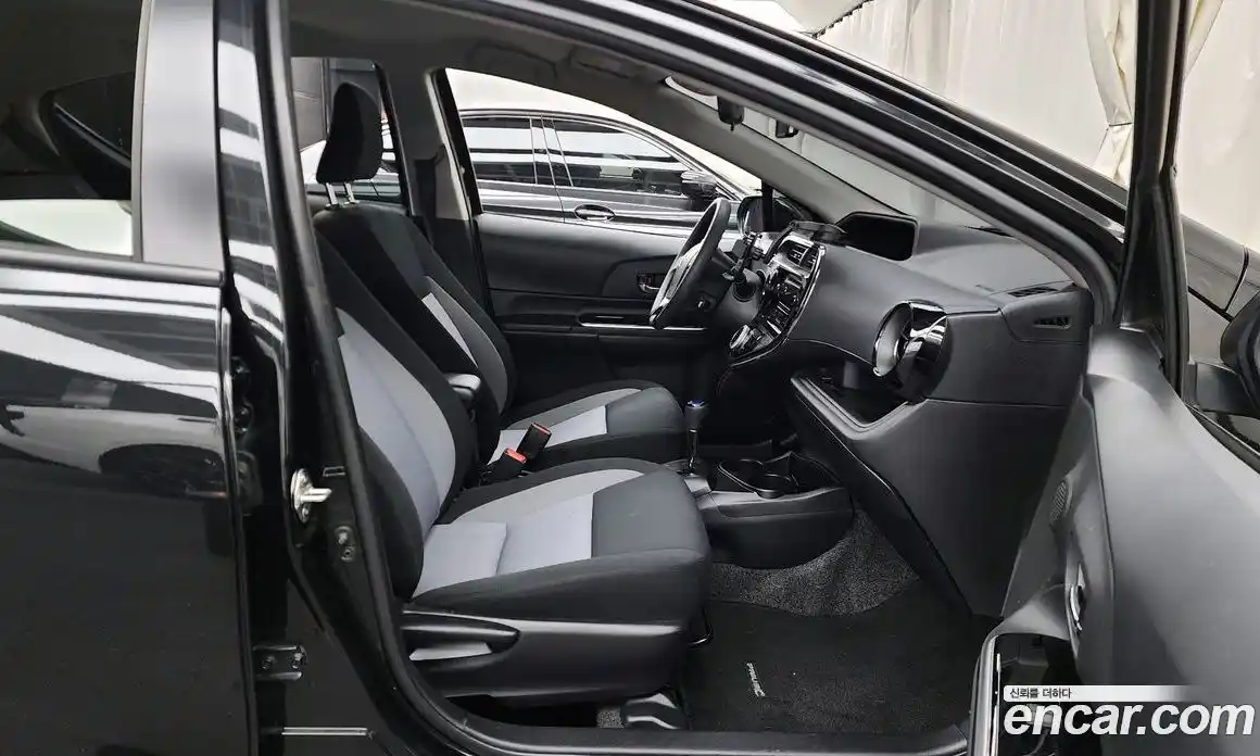 Toyota Prius 2020 1.5 гидро в Москве № 170298, фото 11