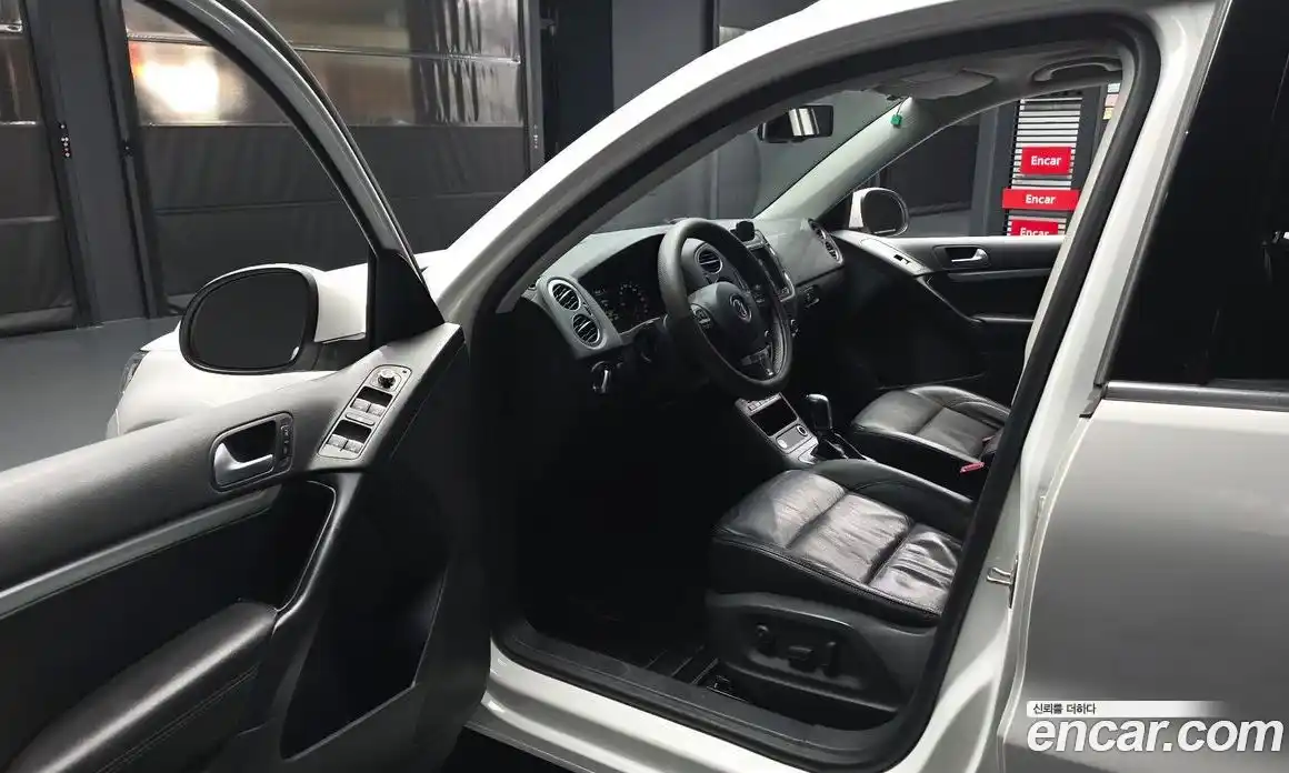 Volkswagen Tiguan 2013 2.0 гидро в Москве № 199134, фото 10