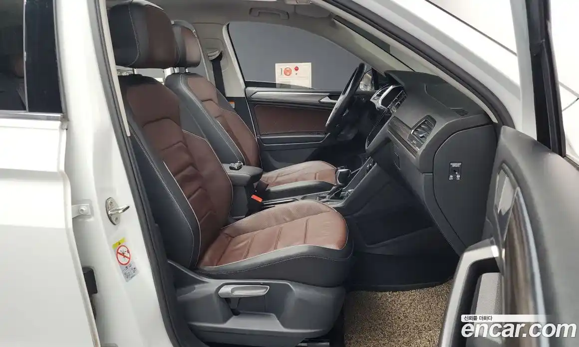 Volkswagen Tiguan 2022 2.0 гидро в Москве № 215083, фото 11