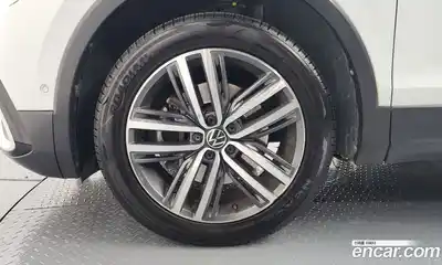 Volkswagen Tiguan 2022 2.0 гидро в Москве № 215083, миниатюра 5