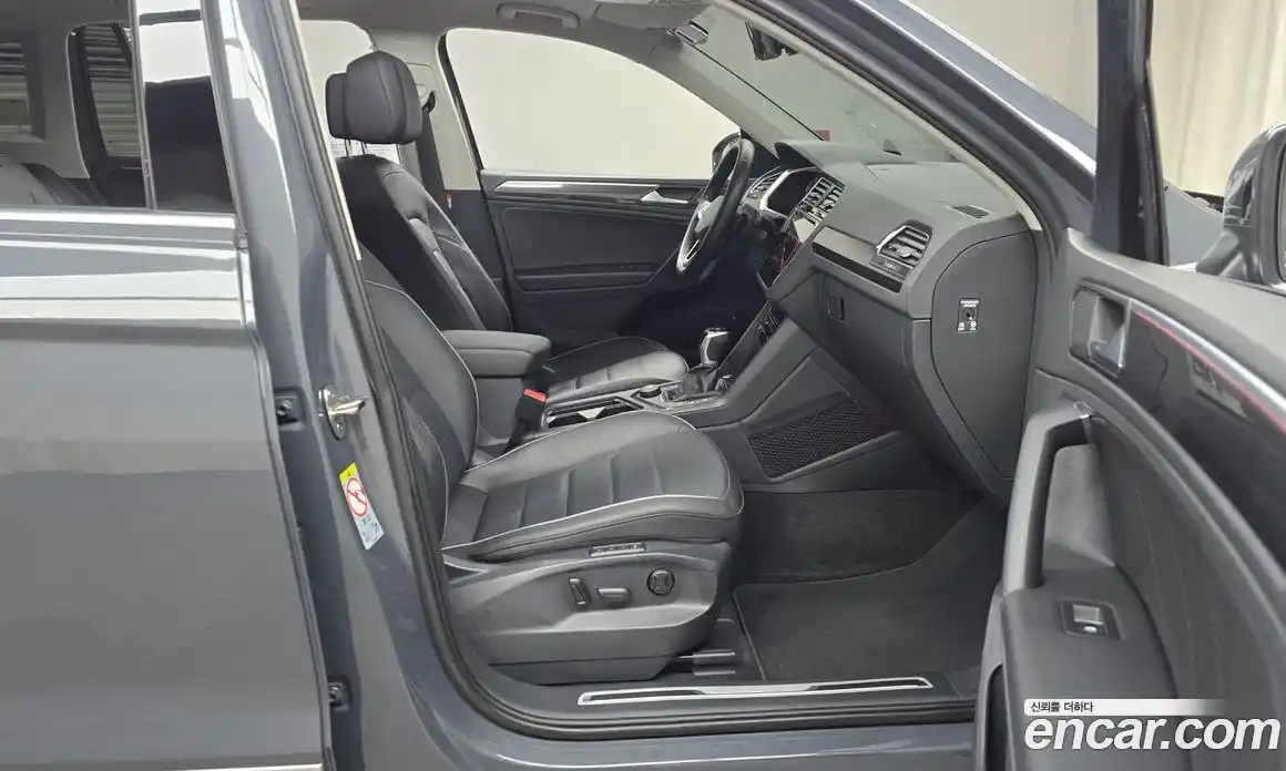 Volkswagen Tiguan 2023 2.0 гидро в Москве № 215285, фото 11