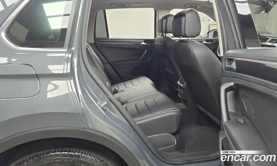 Volkswagen Tiguan 2023 2.0 гидро в Москве № 215285, фото 12