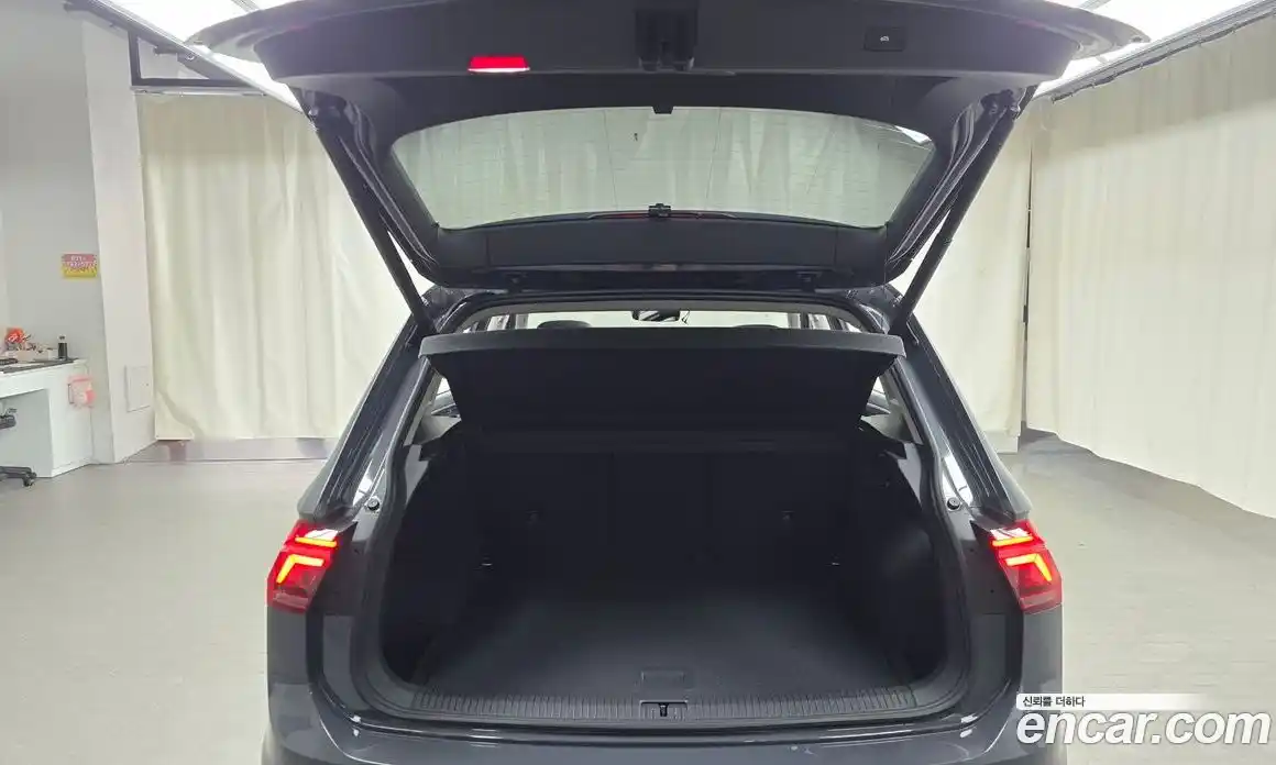 Volkswagen Tiguan 2023 2.0 гидро в Москве № 215285, фото 20