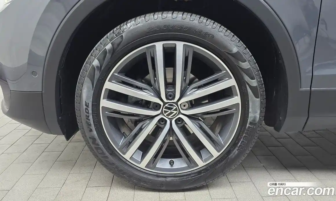 Volkswagen Tiguan 2023 2.0 гидро в Москве № 215285, фото 5