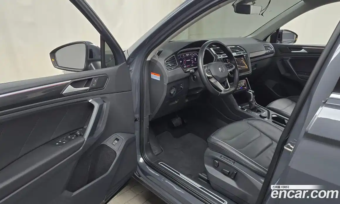 Volkswagen Tiguan 2023 2.0 гидро в Москве № 215285, фото 10