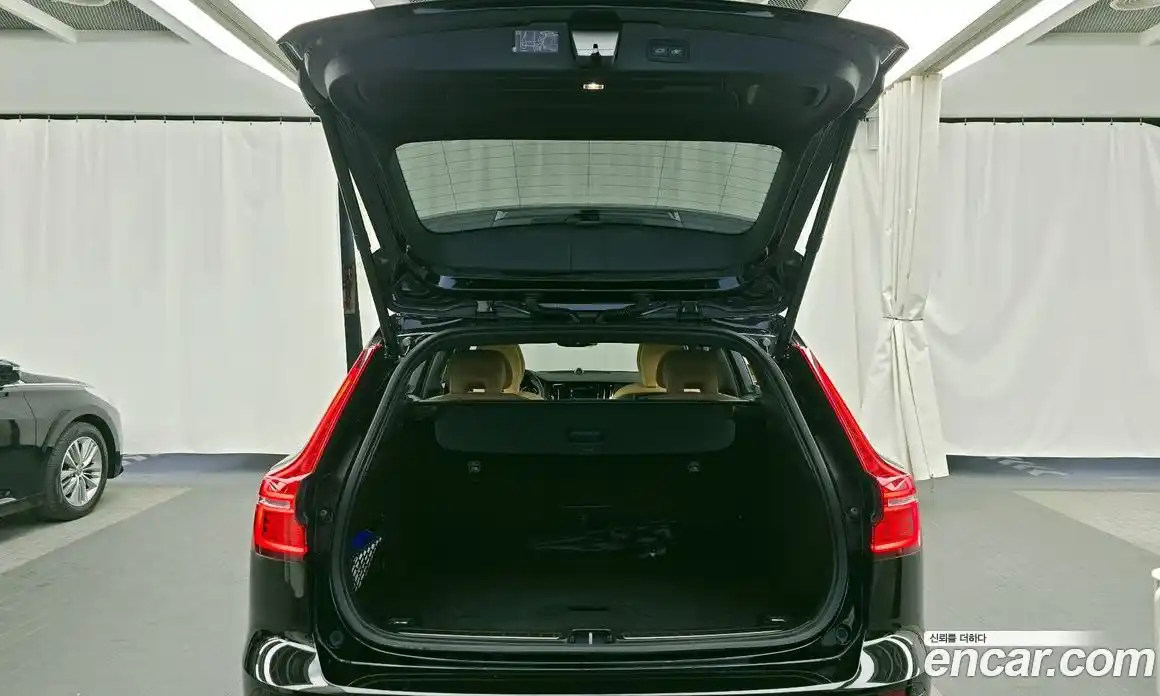 Volvo V60 2021 2.0 гидро в Москве № 230397, фото 20