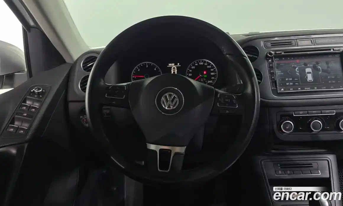 Volkswagen Tiguan 2015 2.0 гидро в Москве № 232230, фото 13