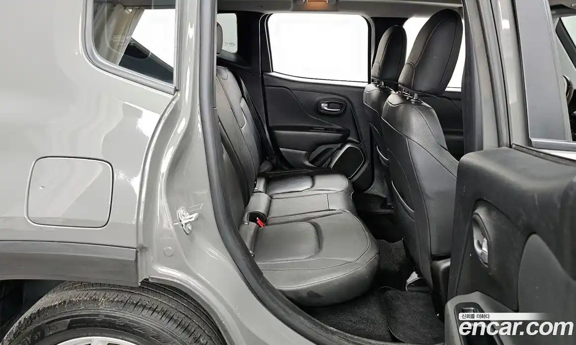 Jeep Renegade 2019 2.4 гидро в Москве № 232410, фото 12