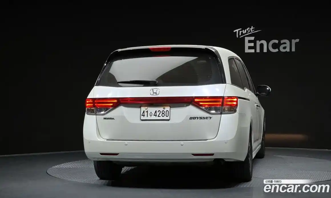 Honda Odyssey 2015 3.5 гидро в Москве № 232915, фото 4