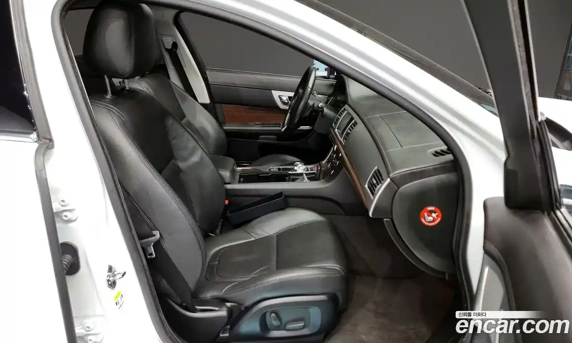 Jaguar XF 2014 2.0 гидро в Москве № 238098, фото 12