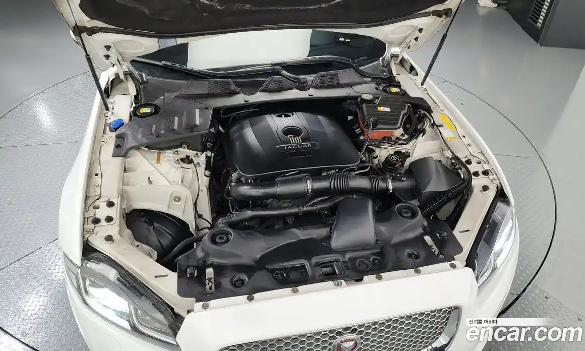 Jaguar XJ 2013 2.0 гидро в Москве № 241330, фото 6