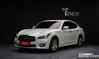 Infiniti Q70, 2019