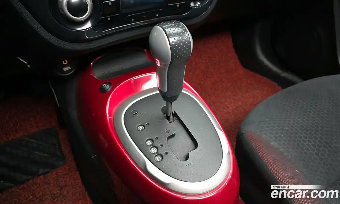 Nissan Juke 2014 1.6 гидро в Москве № 312538, фото 9